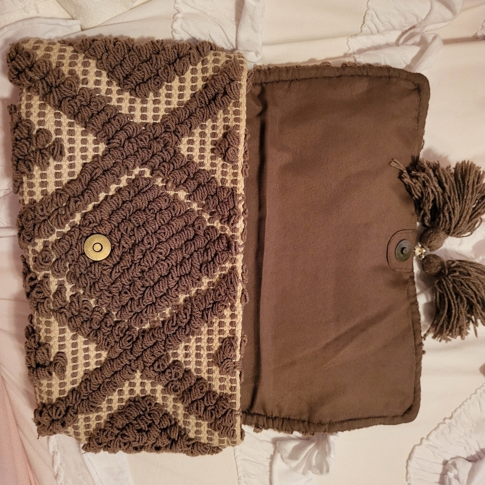 Beautiful neutrals in this clutch! - Picture 4 of 4